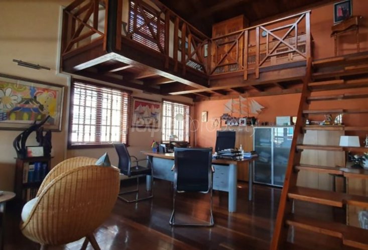 Commercial building - 520 m²