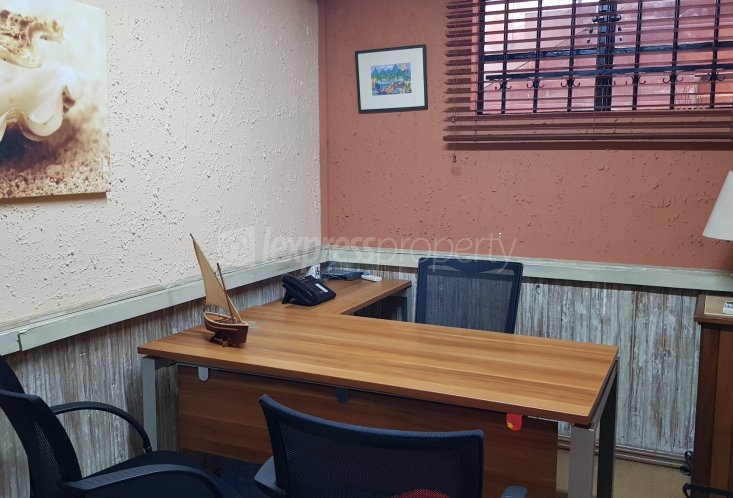 Commercial building - 520 m²