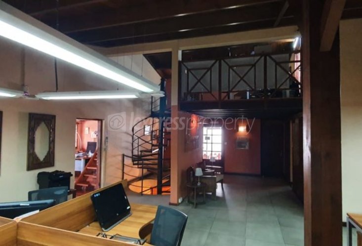 Commercial building - 520 m²