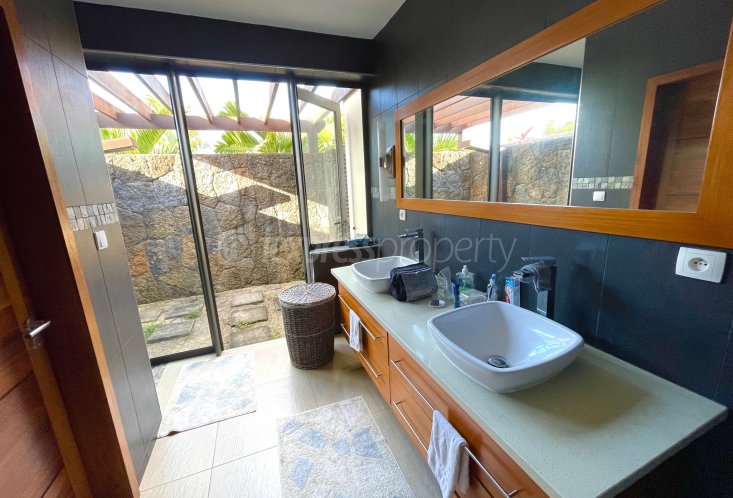 House / Villa - 3 Bedrooms - 300 m²