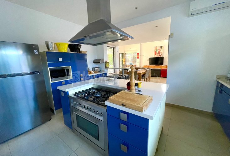 House / Villa - 3 Bedrooms - 300 m²