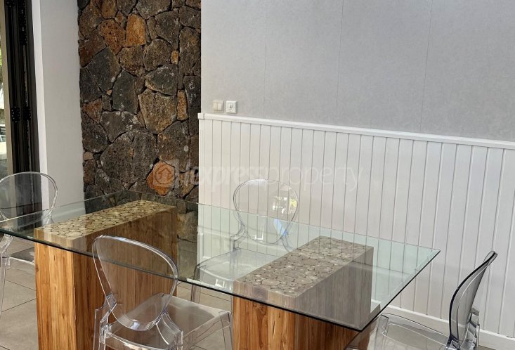 House / Villa - 3 Bedrooms - 324 m²