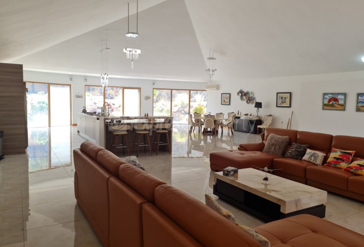 House / Villa - 3 Bedrooms - 350 m²