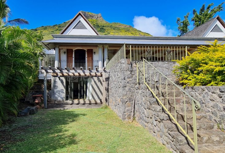 House / Villa - 3 Bedrooms - 390 m²