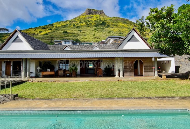 House / Villa - 3 Bedrooms - 390 m²