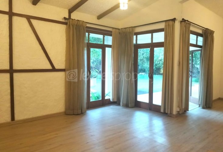 House / Villa - 4 Bedrooms - 208 m²