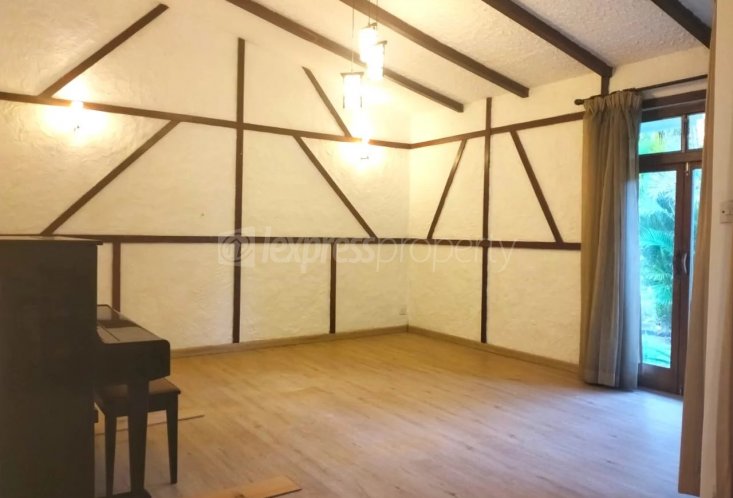 House / Villa - 4 Bedrooms - 208 m²