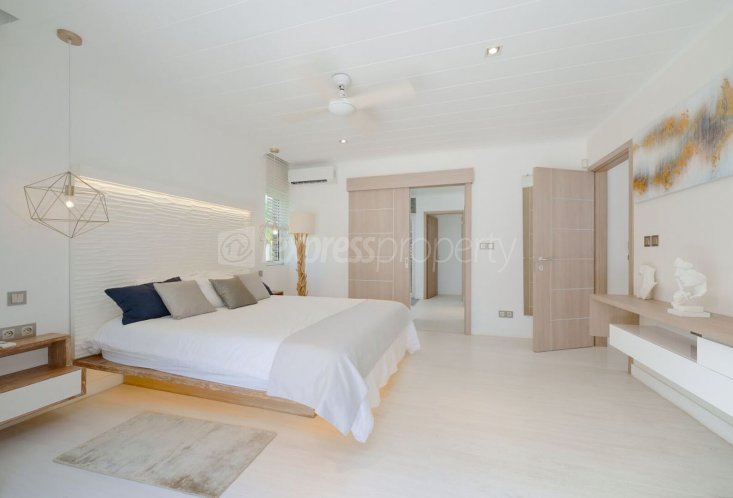House / Villa - 4 Bedrooms - 239 m²