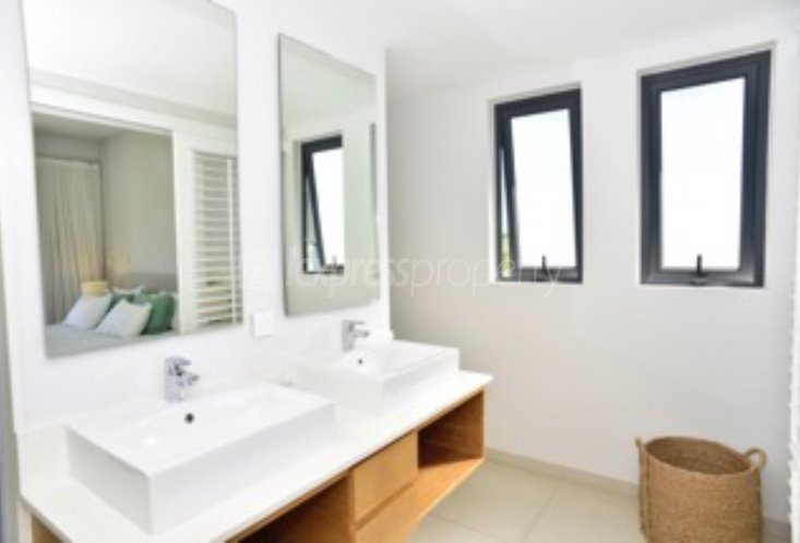House / Villa - 4 Bedrooms - 240 m²
