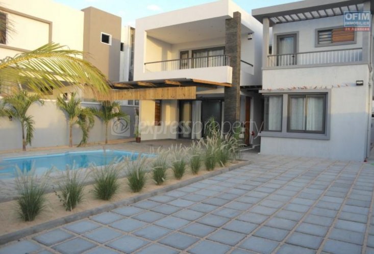 House / Villa - 4 Bedrooms - 245 m²