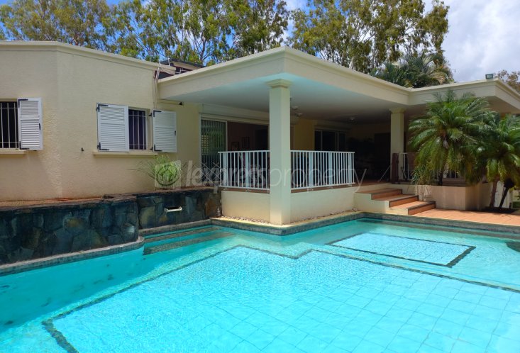 House / Villa - 4 Bedrooms - 275 m²