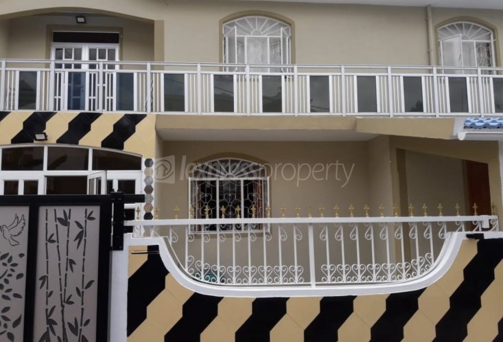House / Villa - 4 Bedrooms - 4000 ft²