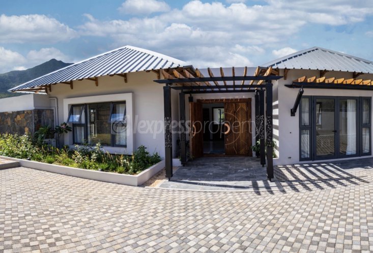 House / Villa - 4 Bedrooms - 430 m²