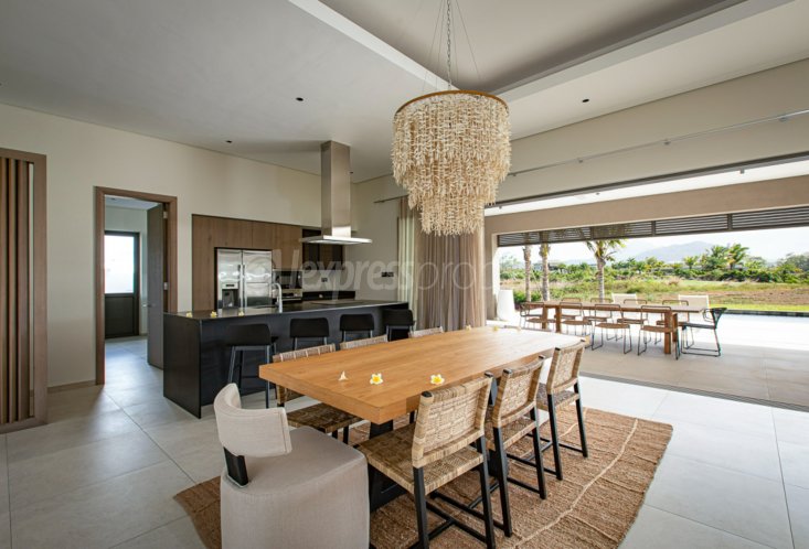 House / Villa - 4 Bedrooms - 444 m²
