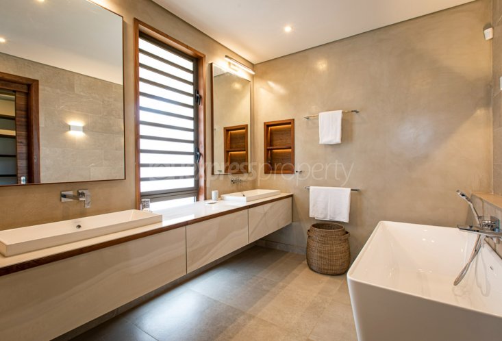 House / Villa - 4 Bedrooms - 445 m²
