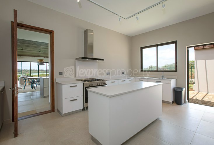 House / Villa - 4 Bedrooms - 445 m²