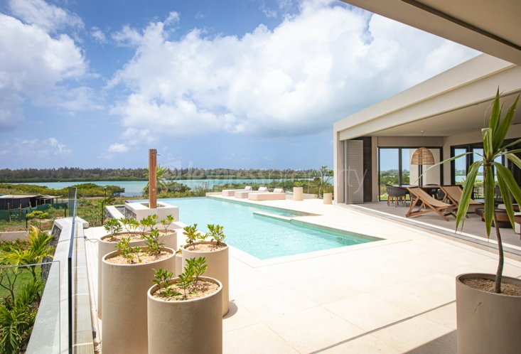 House / Villa - 4 Bedrooms - 445 m²