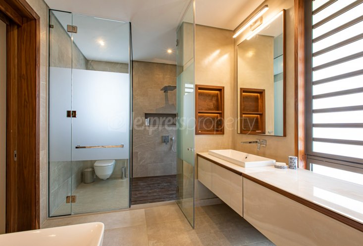 House / Villa - 4 Bedrooms - 445 m²