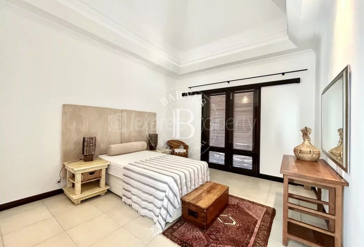 House / Villa - 4 Bedrooms - 545 m²