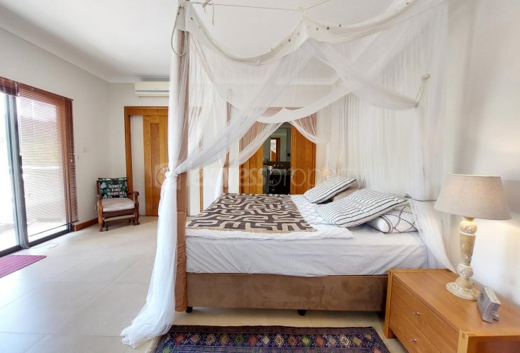 House / Villa - 4 Bedrooms - 586 m²