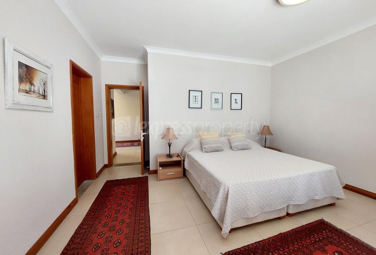 House / Villa - 4 Bedrooms - 586 m²