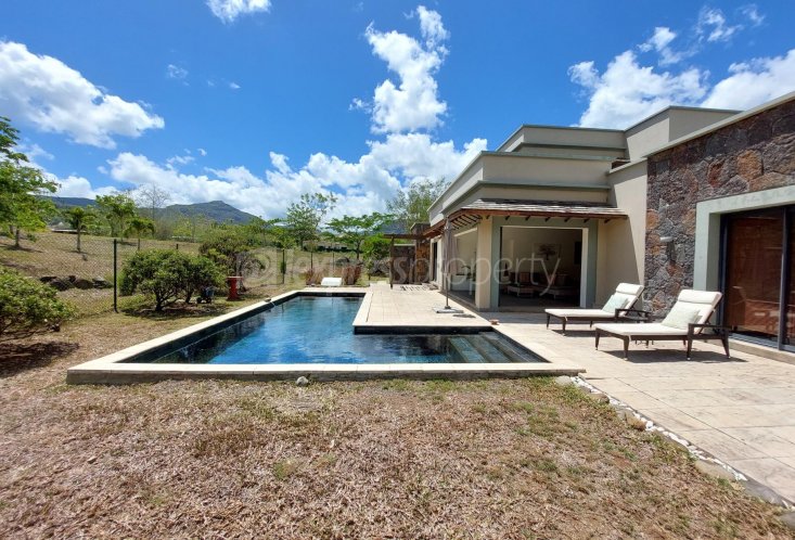 House / Villa - 4 Bedrooms - 586 m²