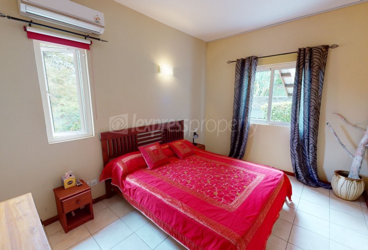 House / Villa - 5 Bedrooms - 300 m²