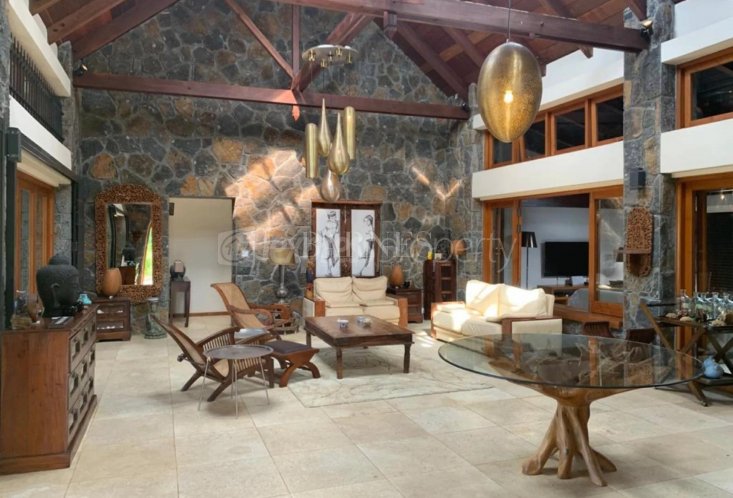 House / Villa - 5 Bedrooms - 350 m²