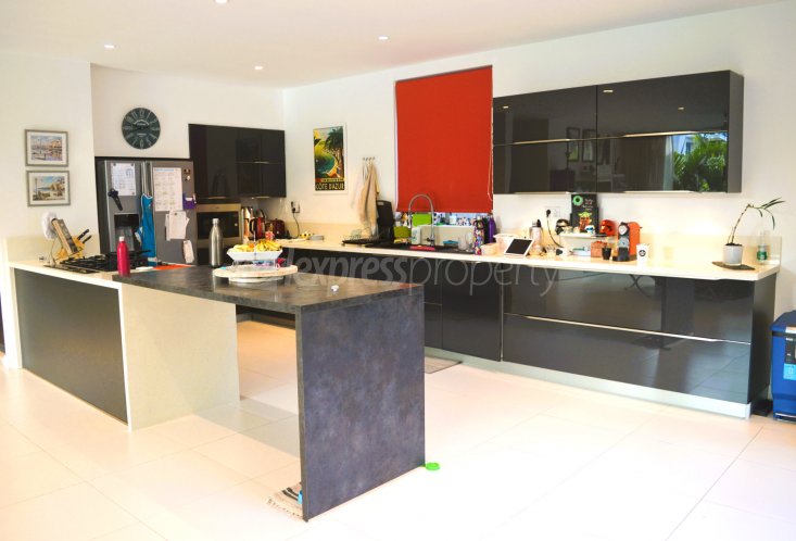 House / Villa - 5 Bedrooms - 360 m²