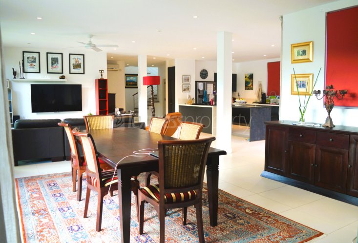 House / Villa - 5 Bedrooms - 360 m²