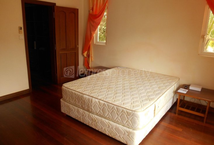 House / Villa - 5 Bedrooms - 400 m²