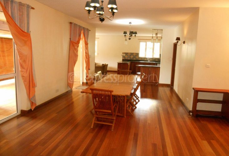 House / Villa - 5 Bedrooms - 400 m²