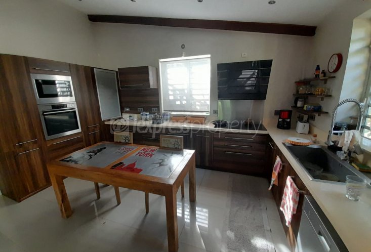 House / Villa - 5 Bedrooms - 400 m²
