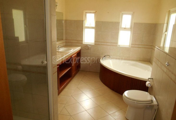 House / Villa - 5 Bedrooms - 400 m²