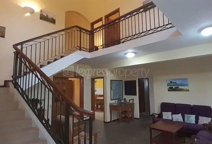 House / Villa - 5 Bedrooms - 412 m²