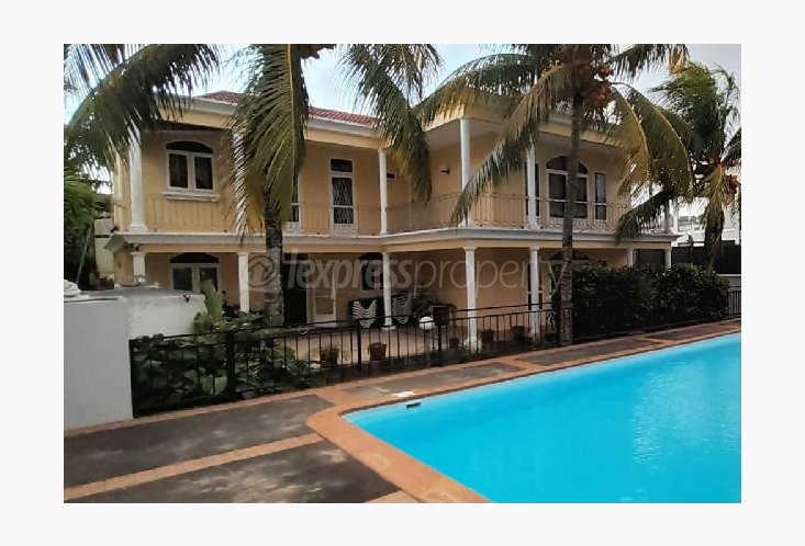 House / Villa - 5 Bedrooms - 412 m²