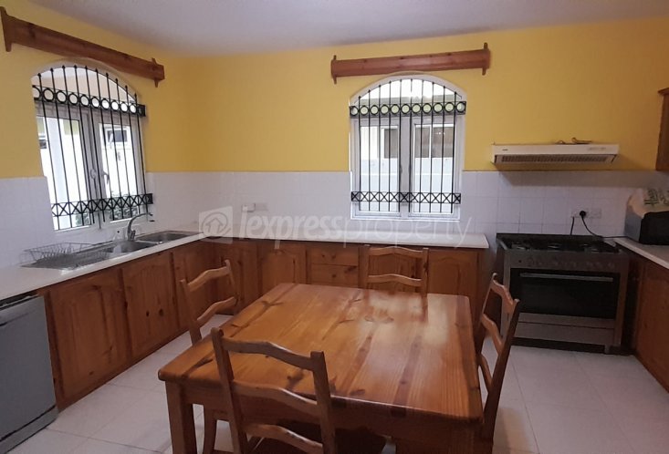 House / Villa - 5 Bedrooms - 412 m²