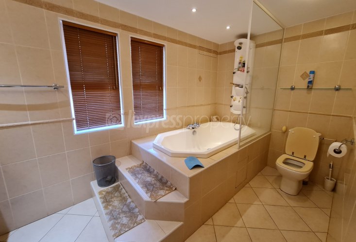 House / Villa - 5 Bedrooms - 600 m²