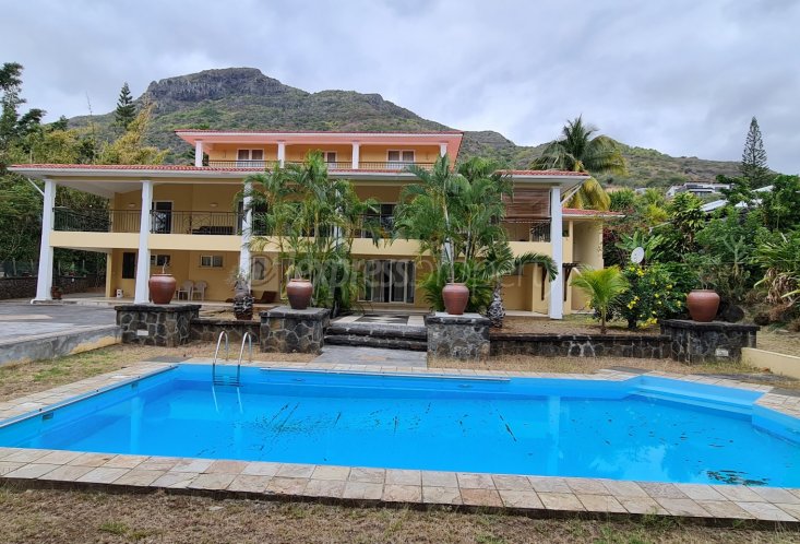 House / Villa - 5 Bedrooms - 600 m²