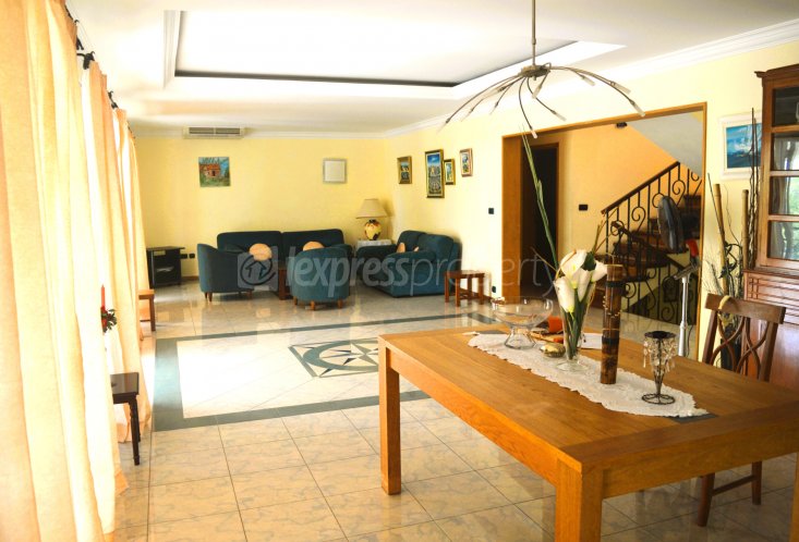 House / Villa - 5 Bedrooms - 600 m²