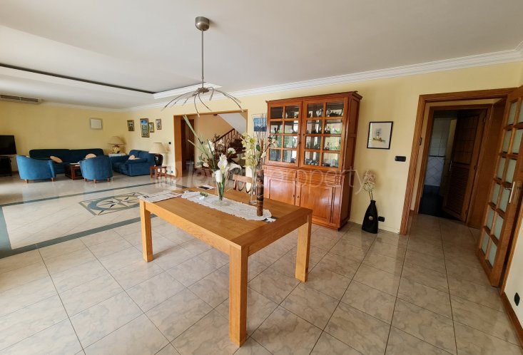 House / Villa - 5 Bedrooms - 600 m²