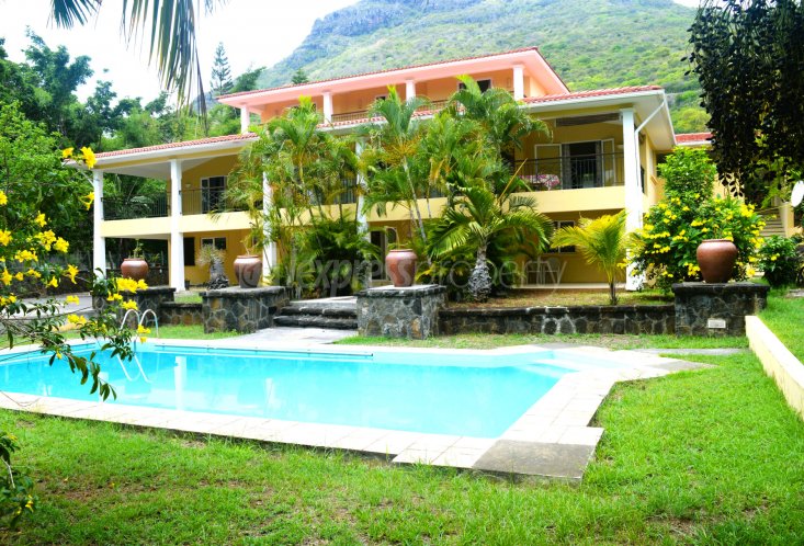 House / Villa - 5 Bedrooms - 600 m²