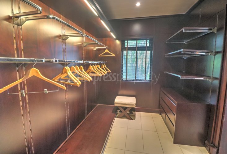 House / Villa - 5 Bedrooms - 610 m²