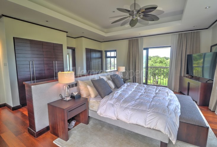 House / Villa - 5 Bedrooms - 610 m²