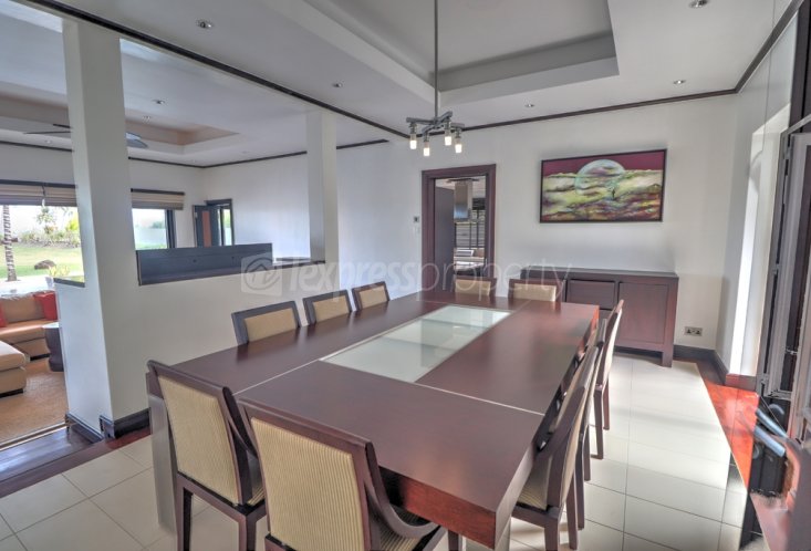 House / Villa - 5 Bedrooms - 610 m²