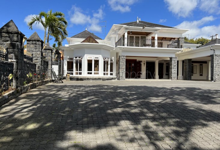 House / Villa - 6 Bedrooms - 966 m²
