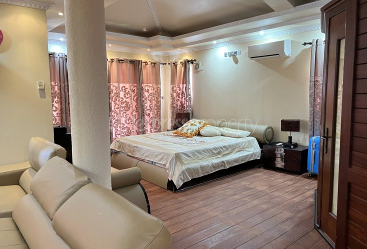 House / Villa - 6 Bedrooms - 966 m²