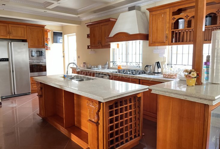 House / Villa - 6 Bedrooms - 966 m²