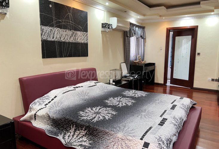 House / Villa - 6 Bedrooms - 966 m²