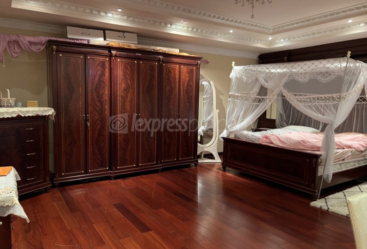 House / Villa - 6 Bedrooms - 966 m²
